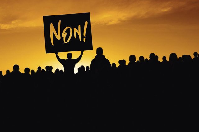 La colère monte au sein de la société: l'heure de la désobéissance civile