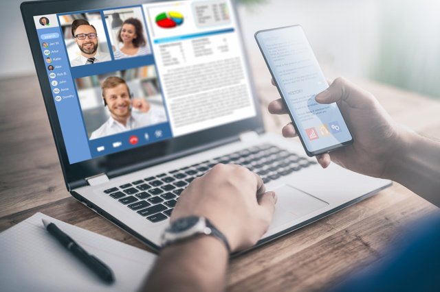 Face à une “quatrième vague”, employeurs et syndicats appellent à télétravailler