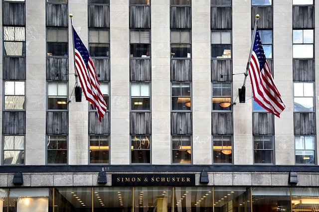 Le rachat de la maison d'édition Simon & Schuster bloqué