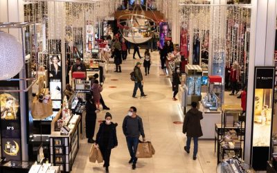 USA: les Américains déterminés à faire leurs courses de Noël, en personne ou en ligne