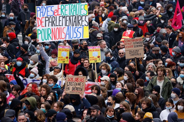 Les Français dans la rue pour réclamer des hausses de salaires