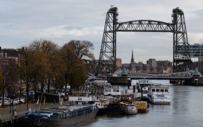 Le gros yacht de Jeff Bezos provoque la consternation à Rotterdam