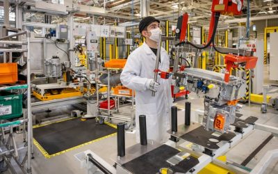 Après les annonces de restructuration, Renault, remis en piste, donne des gages concrets