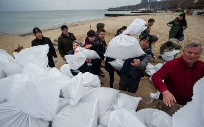 EN DIRECT |Les Russes se préparent à bombarder le port ukrainien d'Odessa